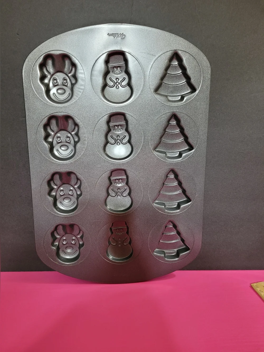 Wilton Nonstick Christmas Theme Baking Pan Tree Snowman Reindeer